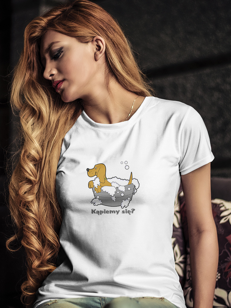 Damski t-shirt Psioszulka - Kąpiemy się? Zabawna grafika psa